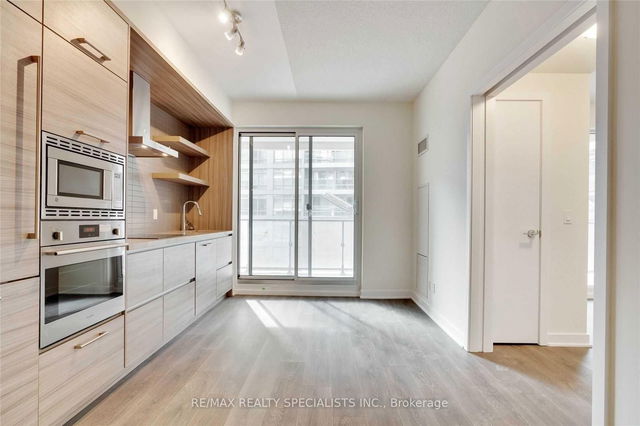 306 - 2221 Yonge Street