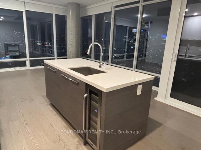 3707 - 488 University Ave, Toronto, M5G 0C1 | Image 2