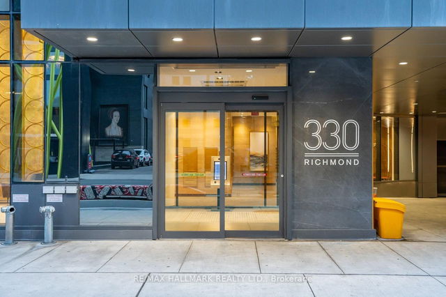 702 - 330 Richmond Street