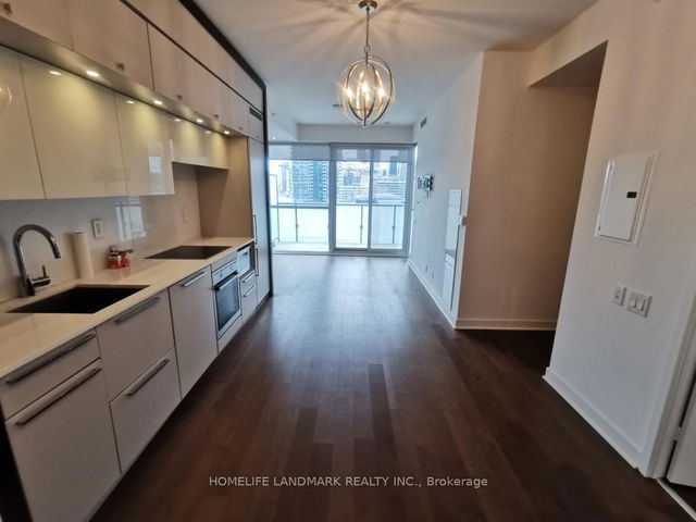 1811 - 15 Grenville Street