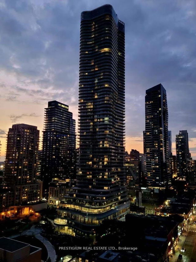 1601 - 501 Yonge Street