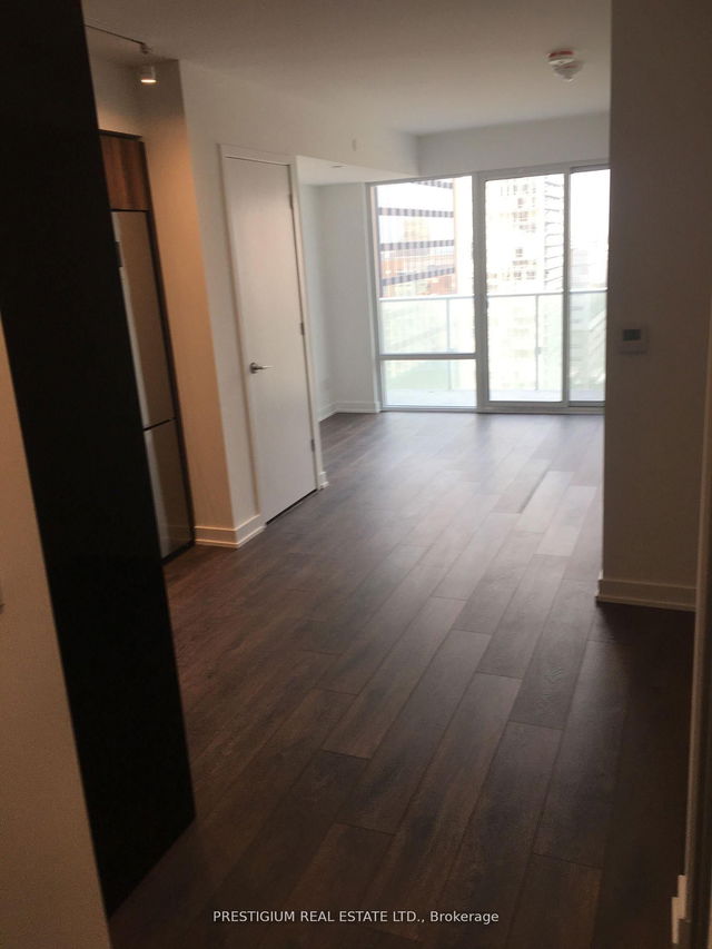 1601 - 501 Yonge Street