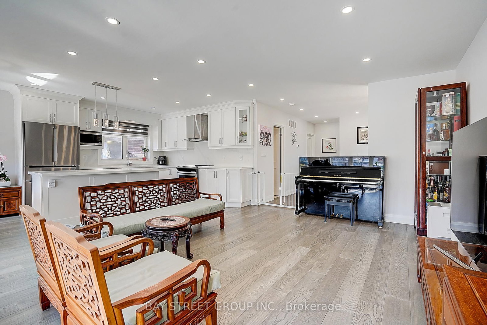 Listing Image 11