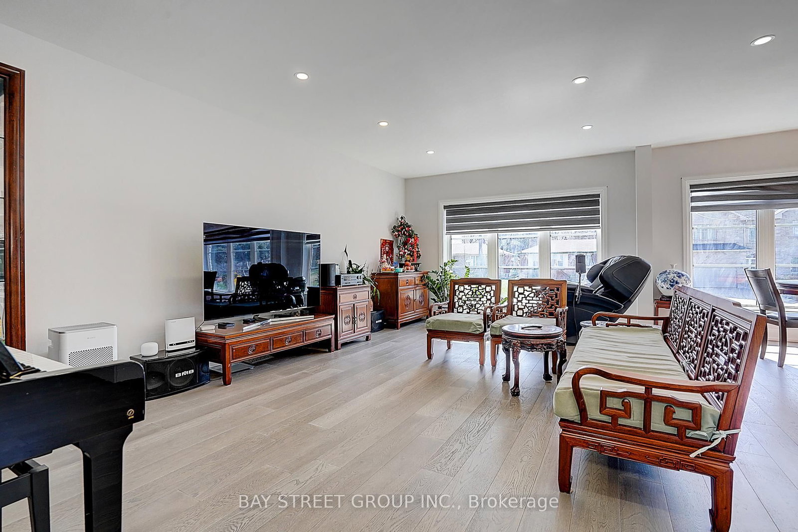 Listing Image 9