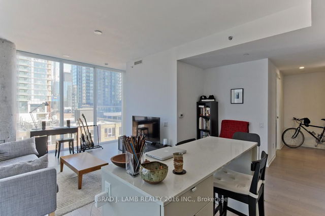 803 - 101 Peter Street