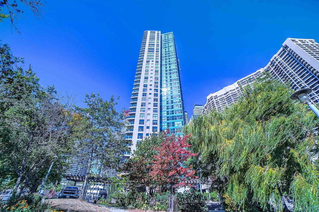 1207 - 99 Harbour Square