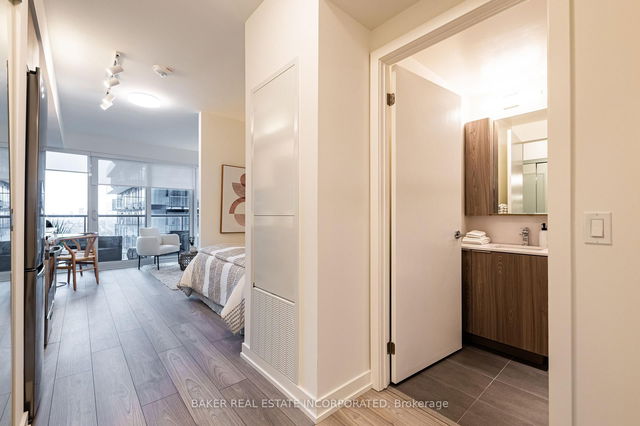 512 - 223 Redpath Avenue