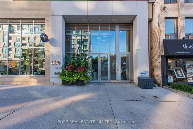 208 - 835 St Clair Avenue