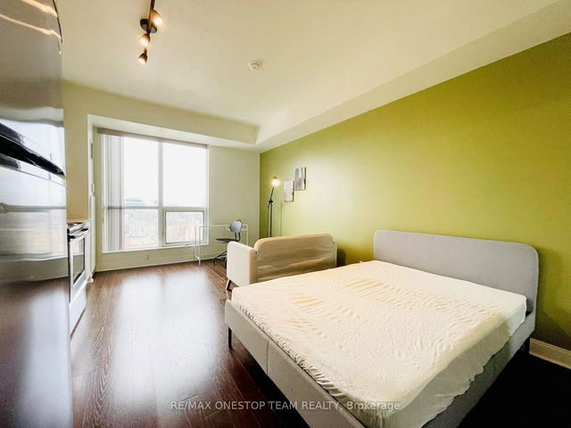 2110 - 1 Scott Street
