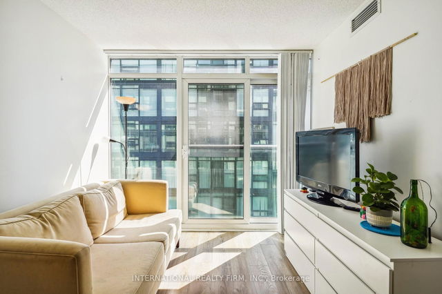 1907W - 36 Lisgar Street