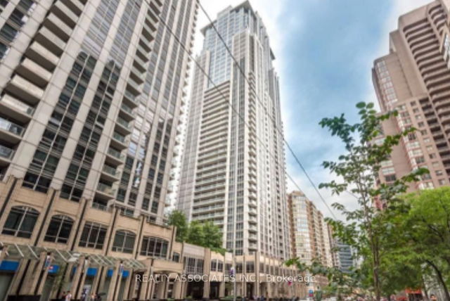 2702 - 761 Bay Street