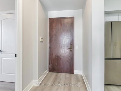 Unit 309 — 1 Clairtrell Rd, Toronto - Willowdale East image-0-4