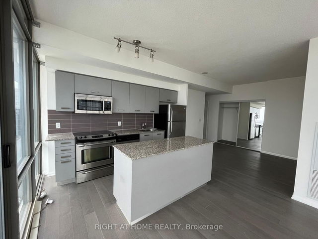 2910 - 832 Bay Street