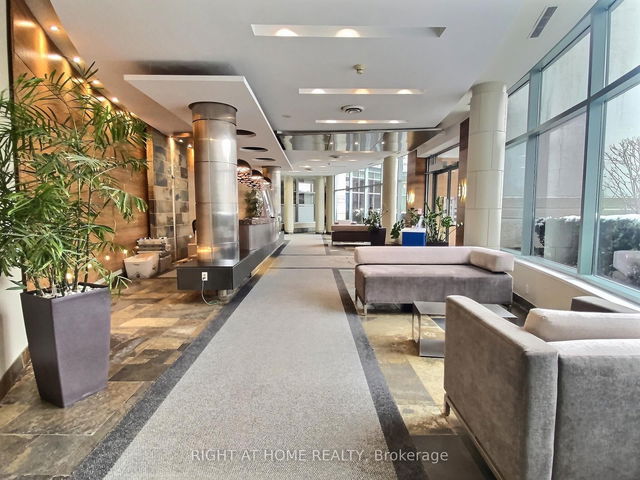 2125 - 230 Queens Quay W