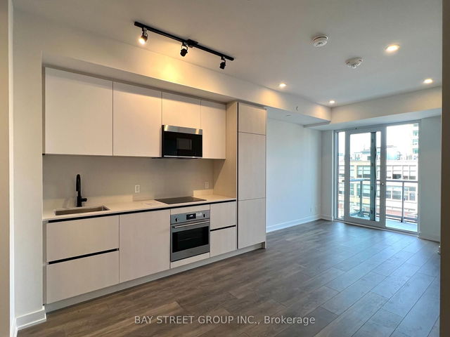 820 - 108 Peter Street