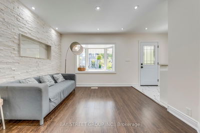90 Avondale Ave, Toronto - Willowdale East image-0-4