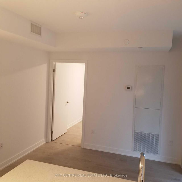 801 - 50 Wellesley Street