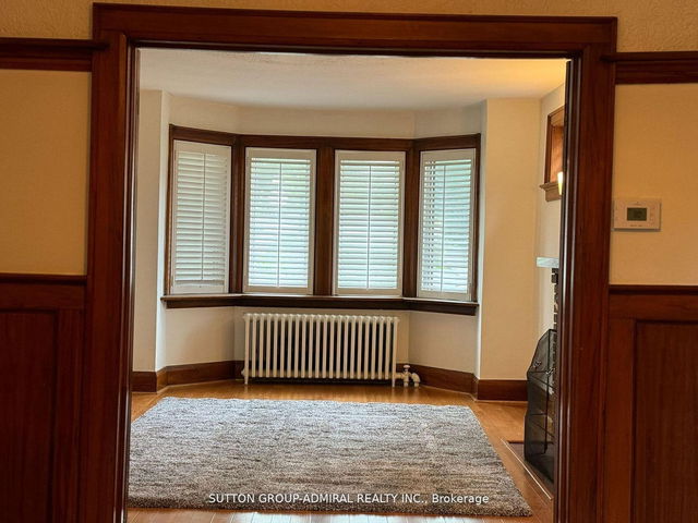 52 LAWRENCE Avenue