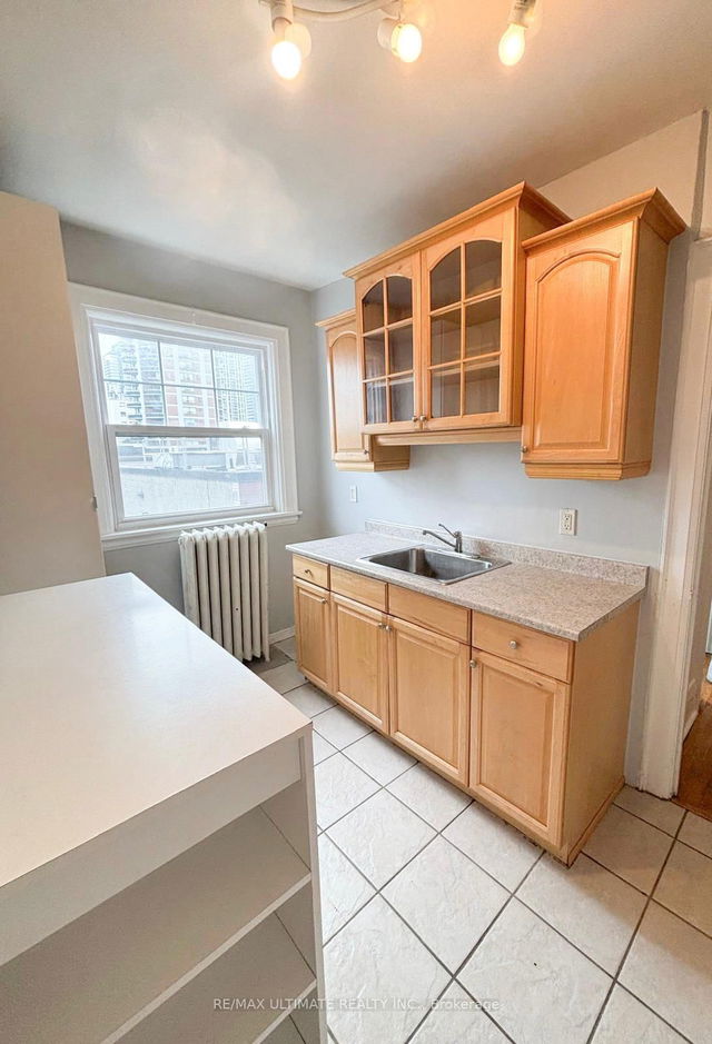 5 - 20 Roselawn Avenue