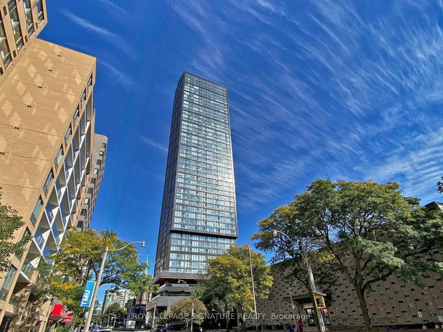 1006 - 319 Jarvis Street