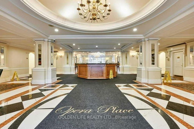 205 - 889 Bay Street
