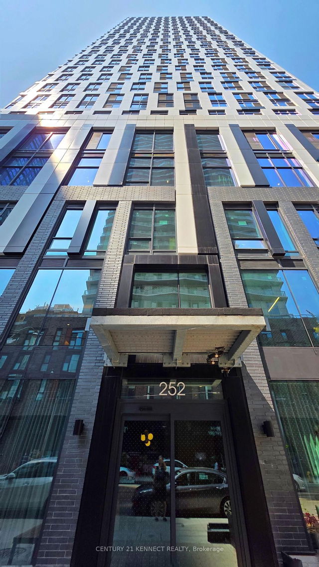 611 - 252 Church Street