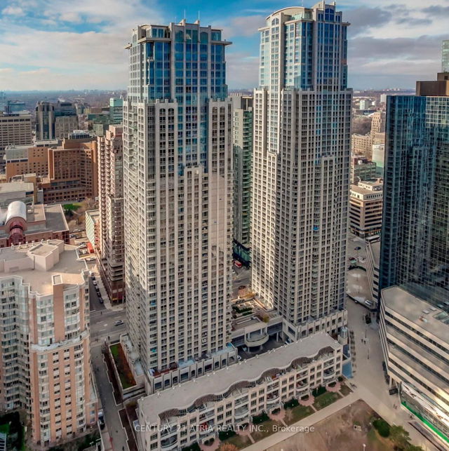 1610 - 763 Bay Street