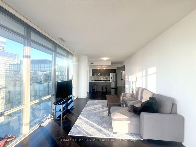 4305 - 832 Bay Street