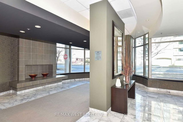 PH810 - 935 Sheppard Avenue