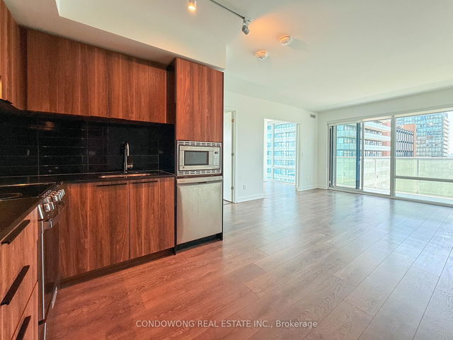 2312 - 501 Yonge Street
