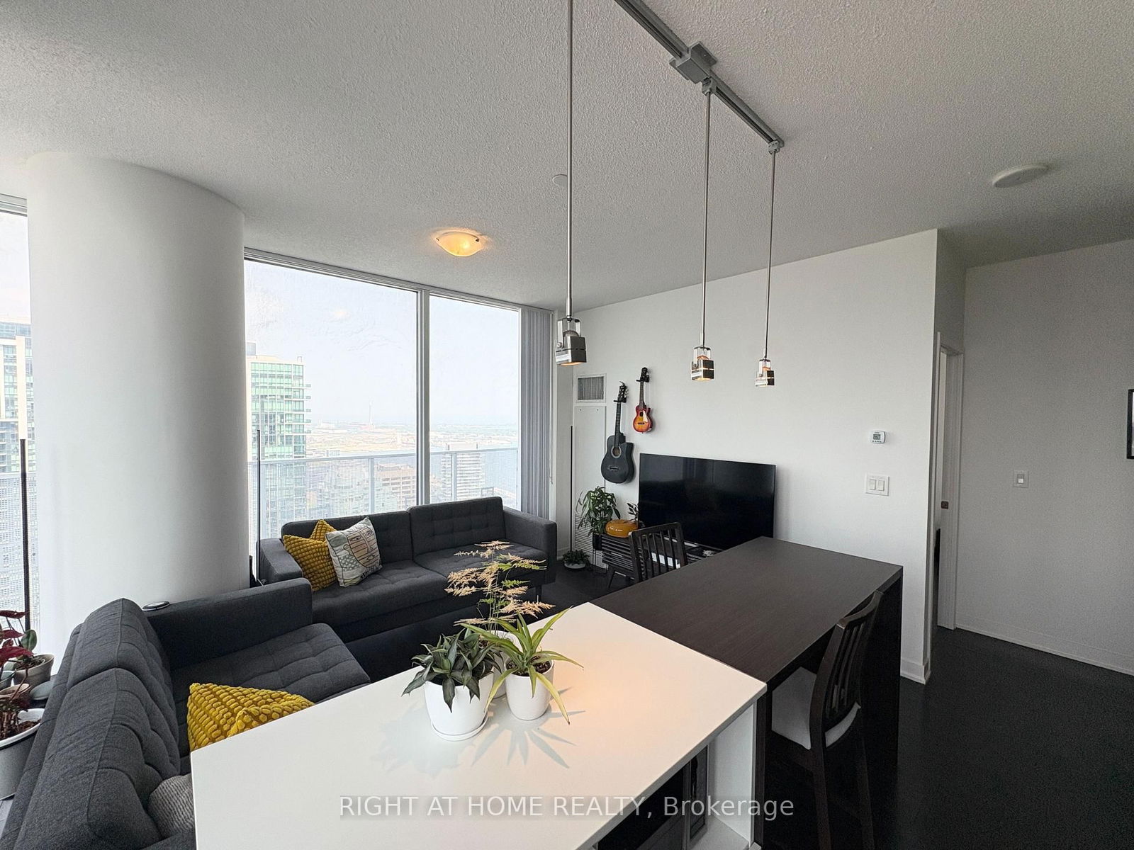 Condo for sale at 4904-88 Harbour Street, Toronto, Waterfront Communities C1, M5J 1B7 - MLS: C12208266