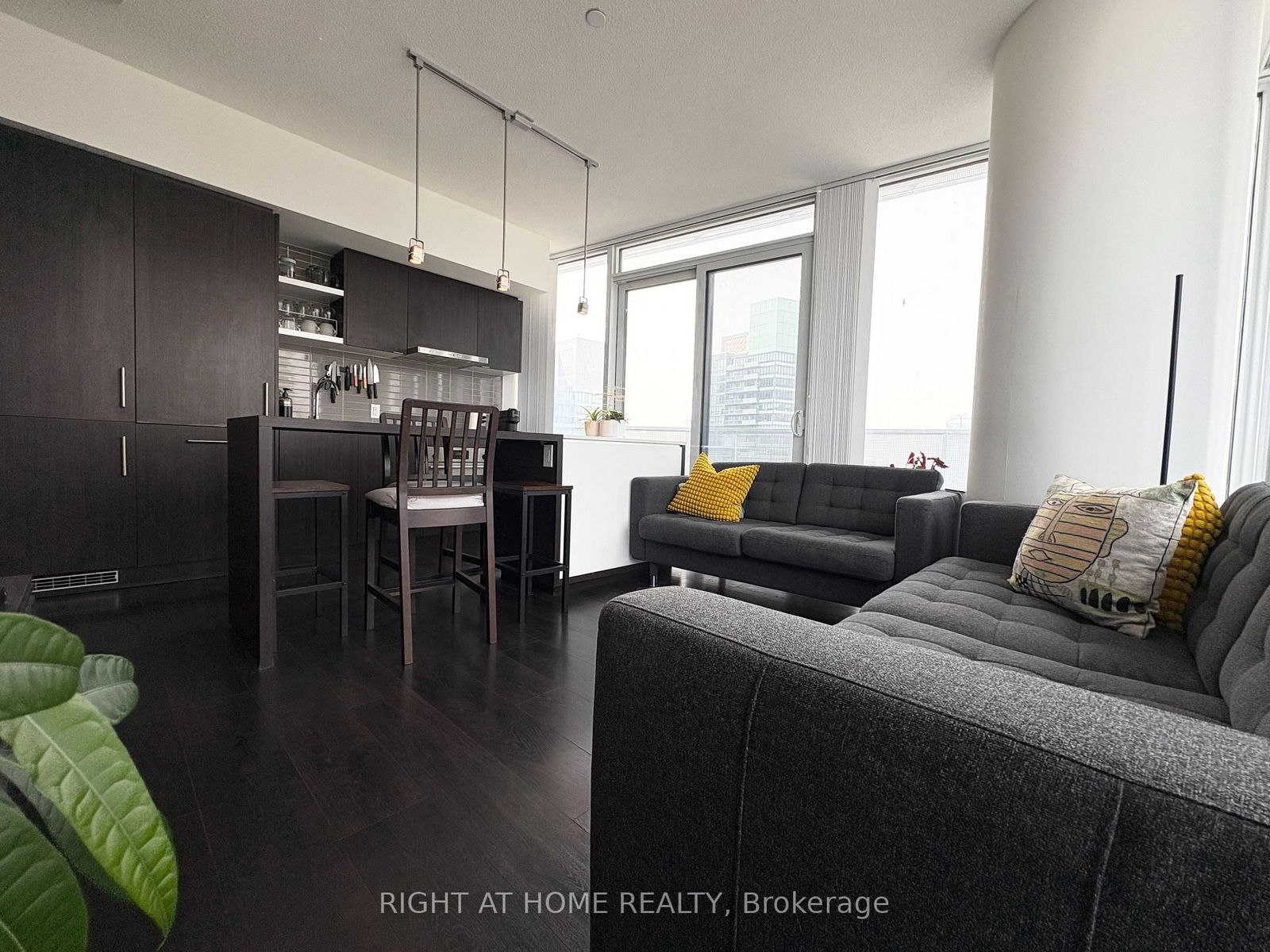 Condo for sale at 4904-88 Harbour Street, Toronto, Waterfront Communities C1, M5J 1B7 - MLS: C12208266
