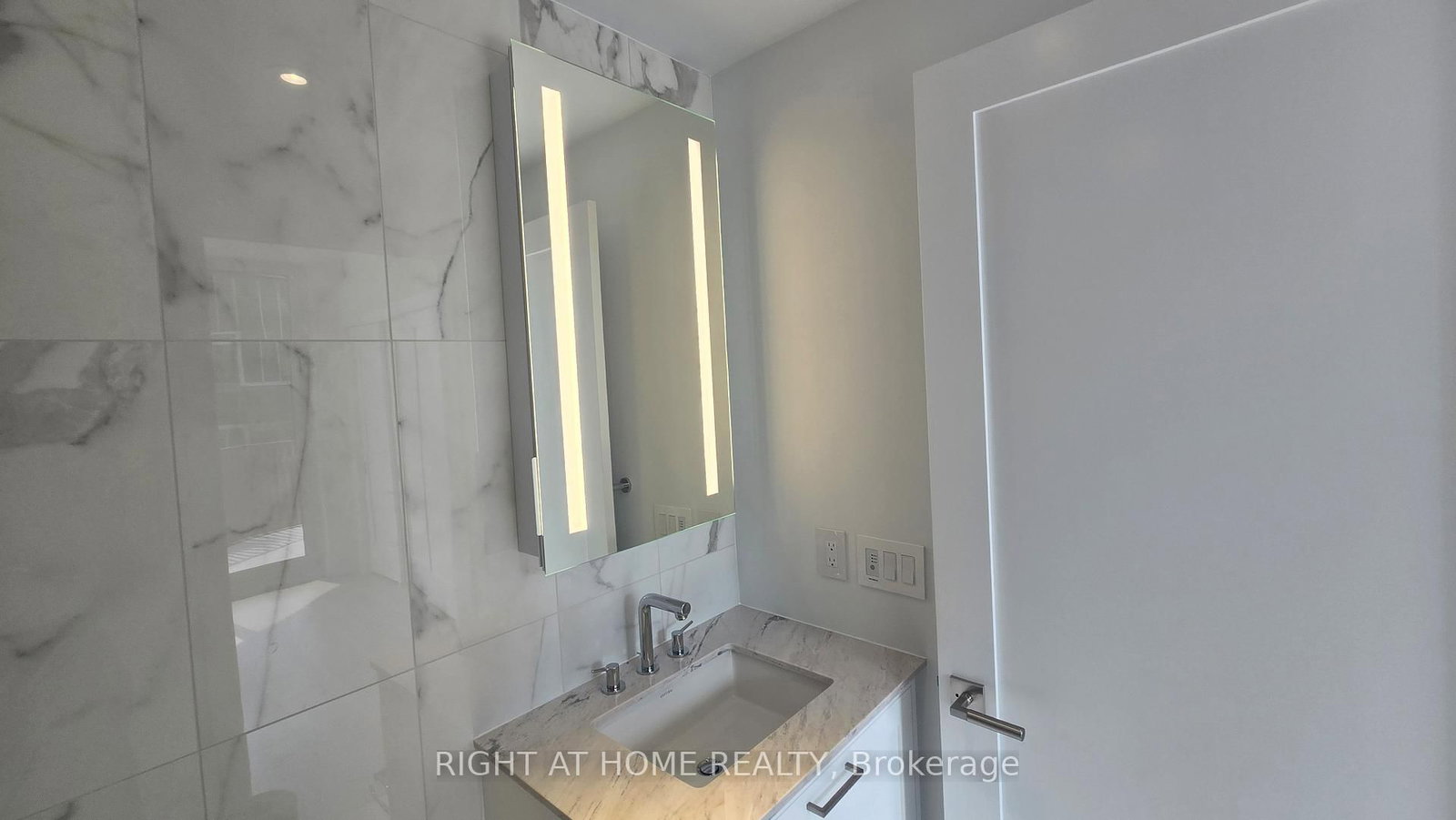 155 Merchants' Wharf, Unit 827 - Photo 18