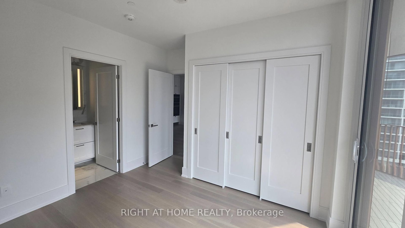 155 Merchants' Wharf, Unit 827 - Photo 20