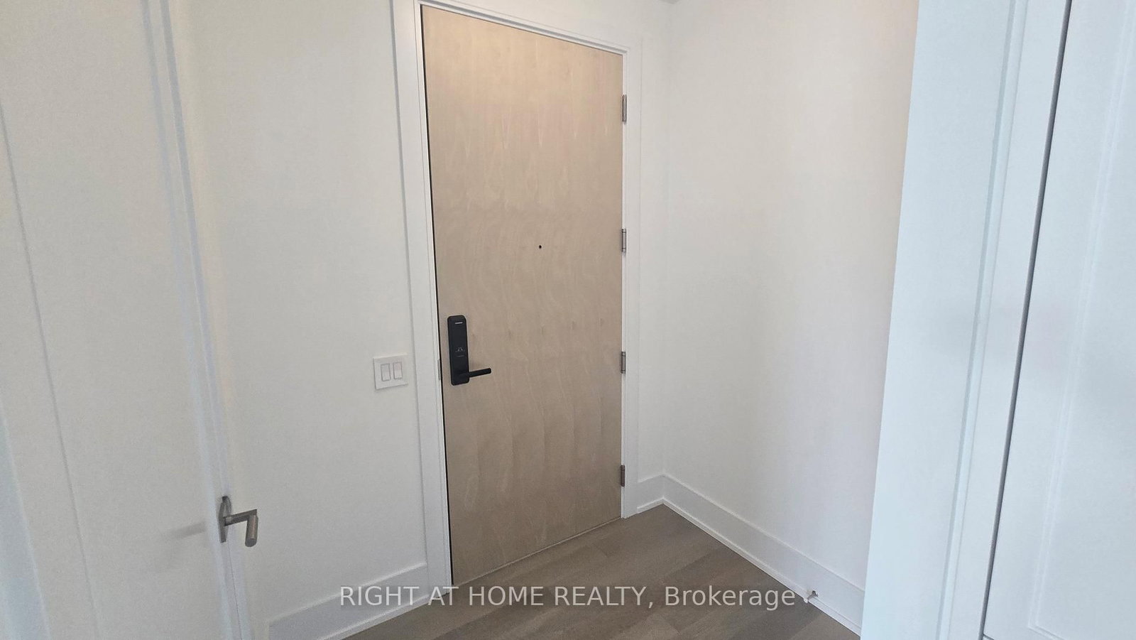 155 Merchants' Wharf, Unit 827 - Photo 26