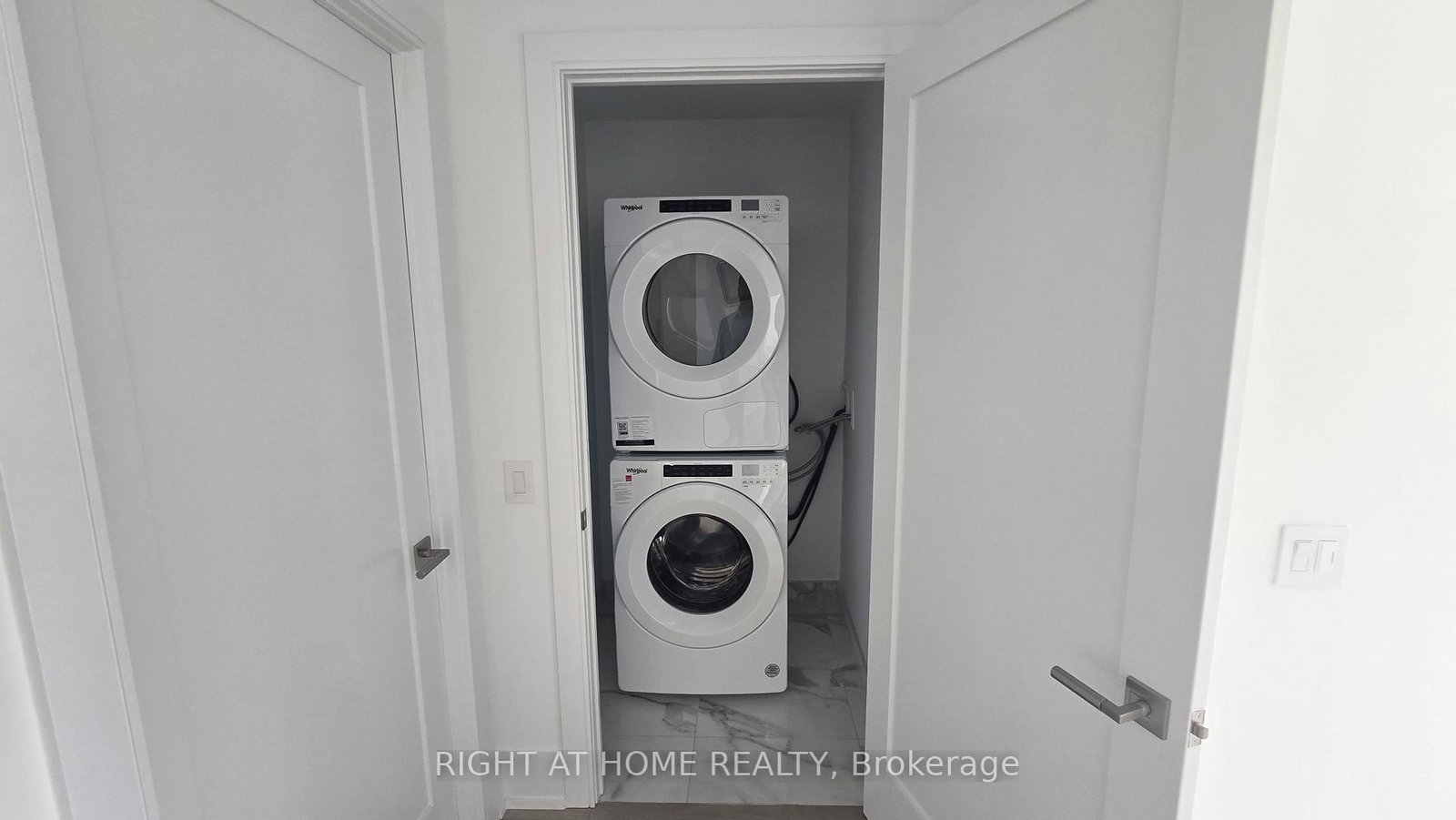 155 Merchants' Wharf, Unit 827 - Photo 33