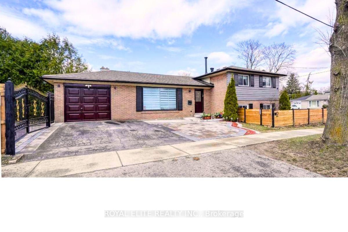 Detached House for sale at 2 Lesgay Crescent, Toronto, Don Valley Village, M2J 2H8 - MLS: C12208515