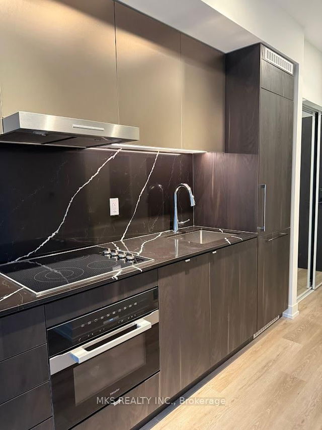 1010 - 771 Yonge Street