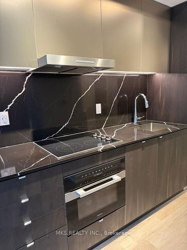 1010 - 771 Yonge Street