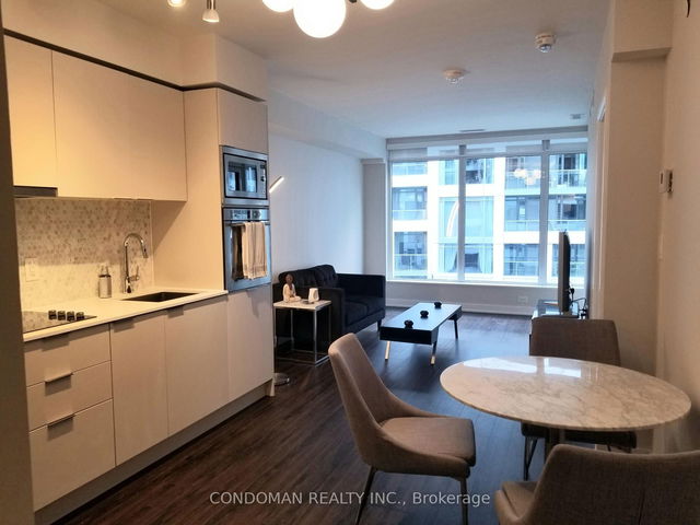 415W - 27 Bathurst Street