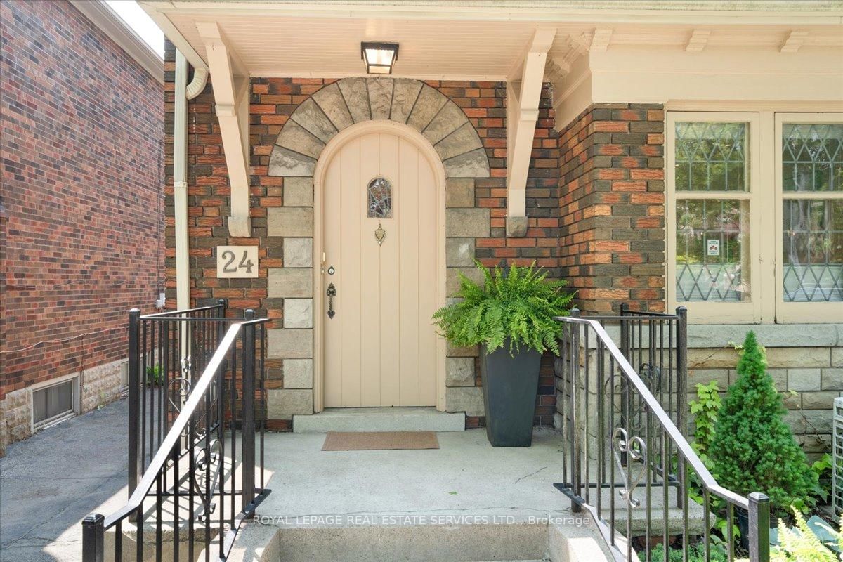 Detached House for sale at 24 Rolph Road, Toronto, Leaside, M4G 3M6 - MLS: C12208970