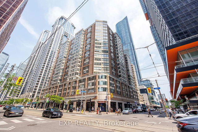 817 - 711 Bay Street
