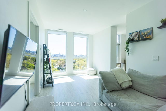 1110 - 223 St Clair Avenue W