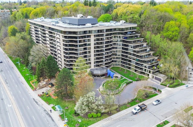 909 - 3900 Yonge Street