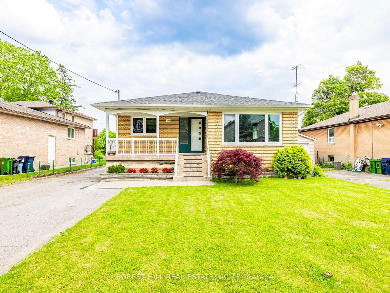 Detached House for sale at 101 Pemberton Avenue, Toronto, Newtonbrook East, M2M 1Y4 - MLS: C12209663