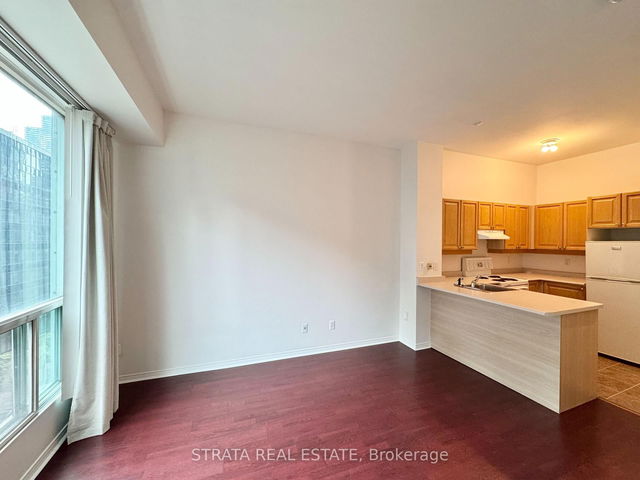 802 - 7 King Street E