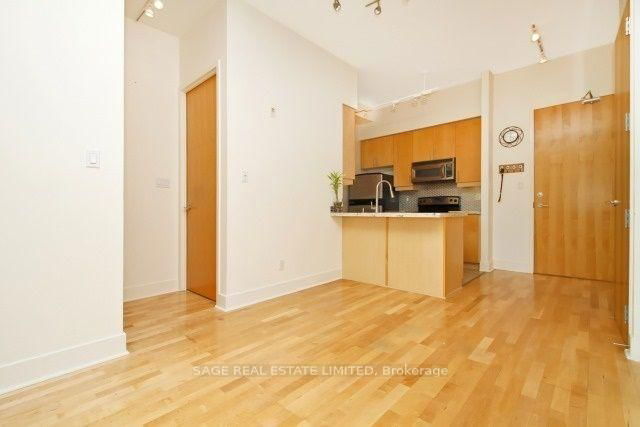 307 - 562 Eglinton Avenue E