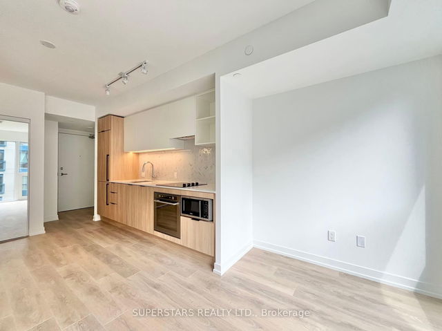 802 - 82 Dalhousie Street