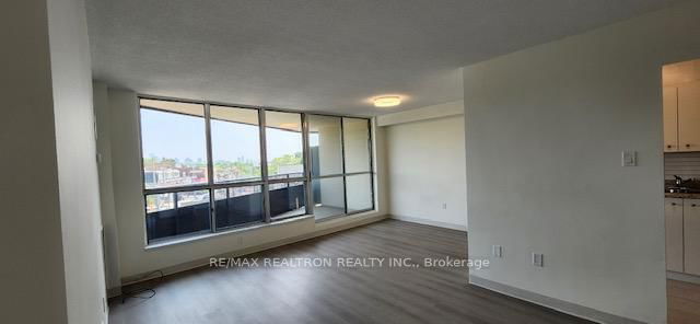 402 - 21 Vaughan Road