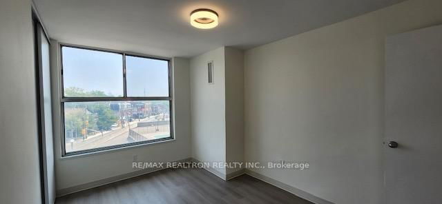 402 - 21 Vaughan Road